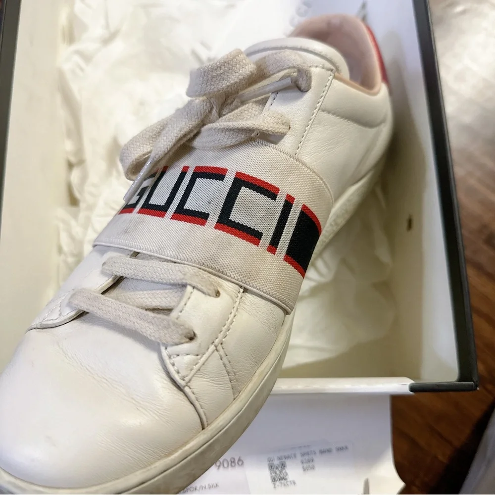 Women Gucci Sneakers - Picture 2 of 4